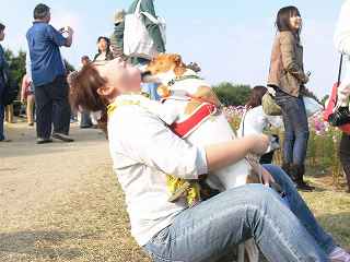 �吨�̐l�o�������ׁA���f���T���ɋ�킵�܂����B